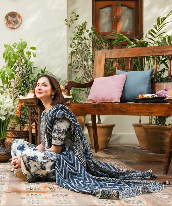 Sapphire β 3Pc Embroidered Lawn Suit